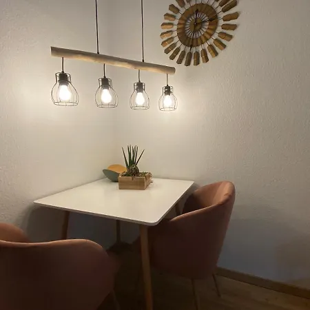 Apartment Suitable Living - Luxury Apartment With Balcony And Fast Wifi *